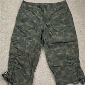 Nike ACG Green Camo Women's‎ Bermudas EUC